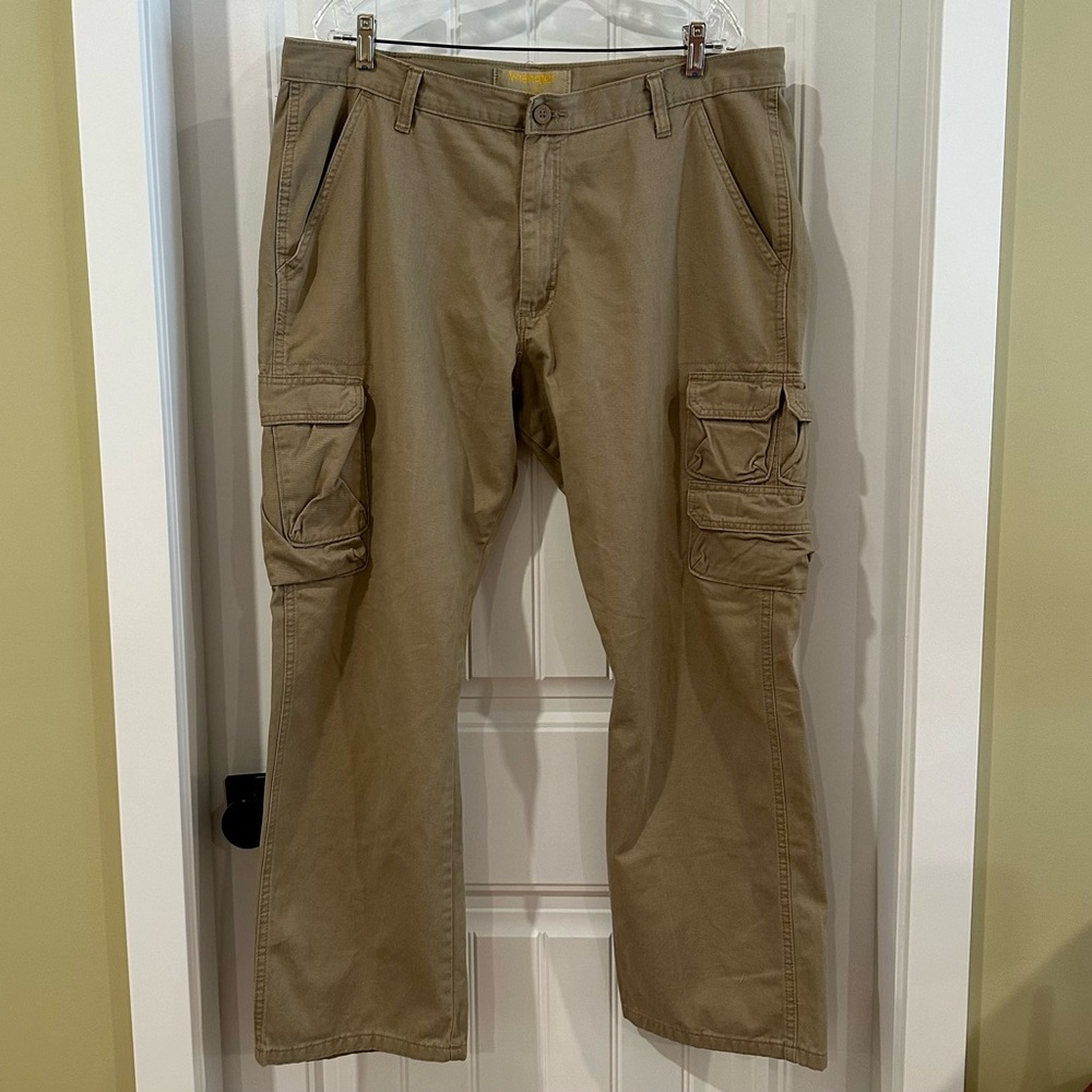 Wrangler Tan Beige Cargo Pants Men’s Size 38/30